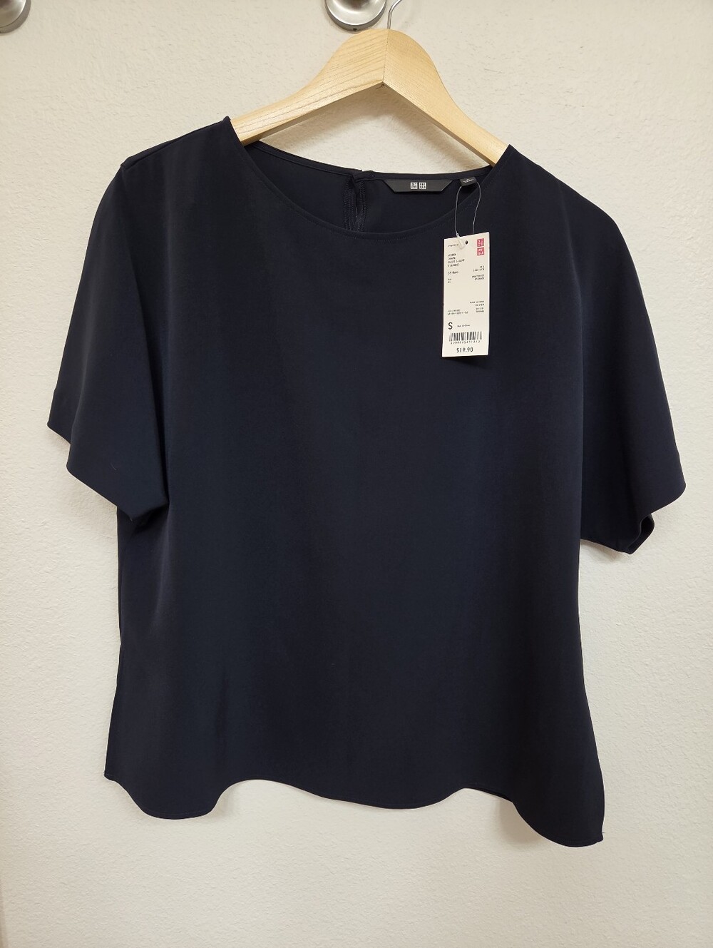 Uniqlo Navy Short Sleeve Crewneck Top